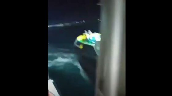 أول فيديو للسفينة الجانحة بعد تعويمها في قناة السويس
