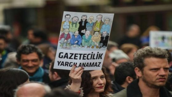 ترحيل صحفي معارض لأردوغان