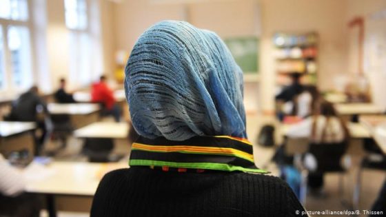 ألمانيا: منعوها من التصويت بسبب حجابها لكنها لم تستسلم