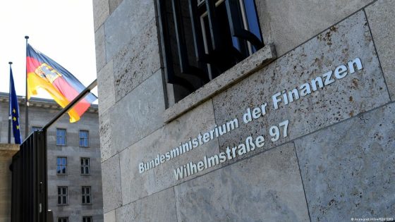 ألمانيا: مداهمة وزارة المالية في توقيت حرج للمرشح شولتس