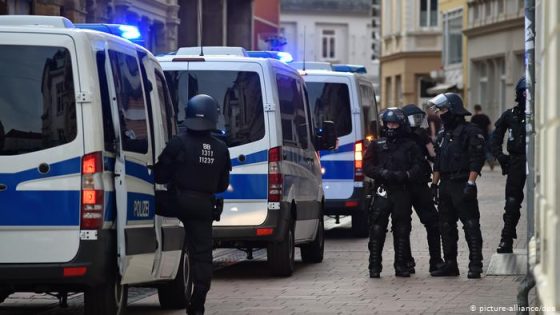 وفاة رجل عقب تعرضه للصعق على يد الشرطة في ألمانيا