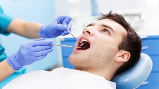 العجز الكبير في كادر أطباء الأسنان يجبر الناس على خلع أسنانهم بأنفسهم.. ما القصة؟