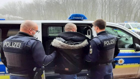 ألمانيا.. القبض على مهرّب تسبب بموت لاجئ عراقي داخل شاحنة.. ما القصة؟