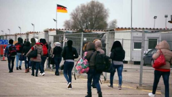 تدفق اللاجئين.. مسؤول ألماني يحذر من زيادة عبء توفير مساكن لهم!