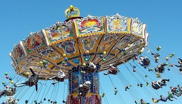 chain-carousel-g9435cd38e_640-630x360