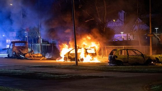 عصابات إجرامية تستغل مظاهرات السويد لاستهداف الشرطة