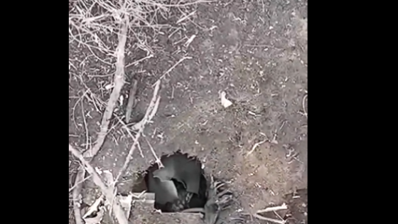 بالفيديو: طائرة أوكرانية تقصف جنوداً روس داخل مخبئهم