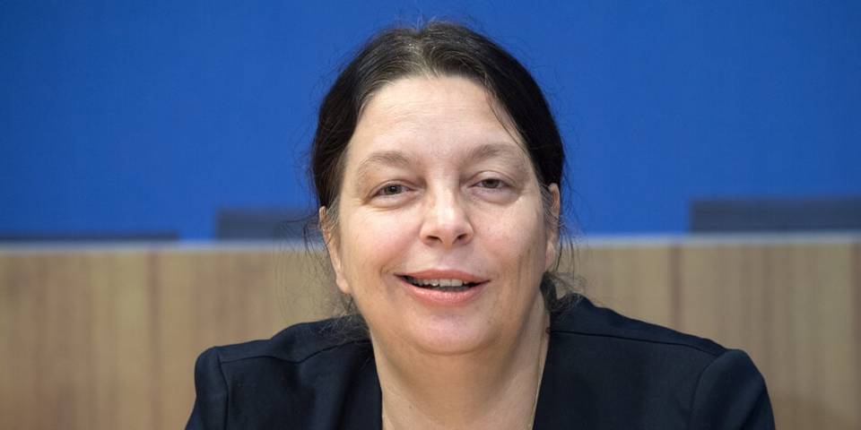 البرلمانية السابقة بيرجيت مالساك-وينكمان التي اعتقلتها الشرطة في شقتها بمنطقة وانسي في برلين صباح الأربعاء. (Others)