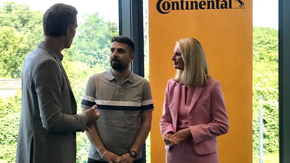 be1e90370f3742df99b540a7a23afc9b,72dee8cf